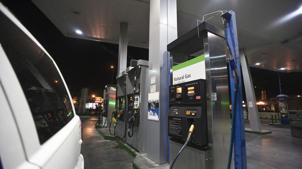 Natural gas fueling station