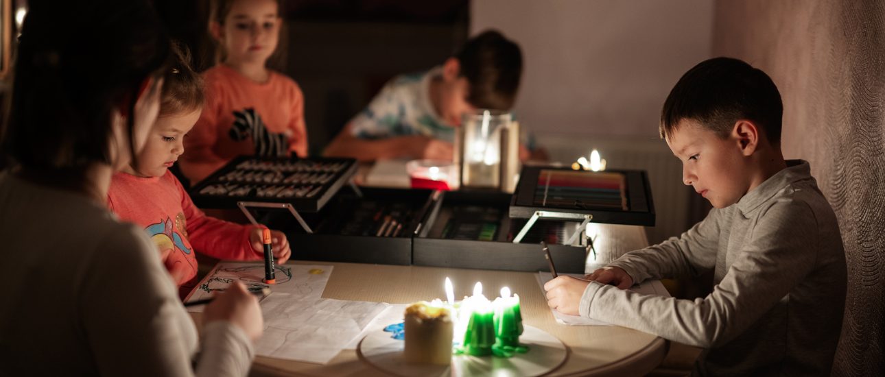 Family spending time together during an energy crisis