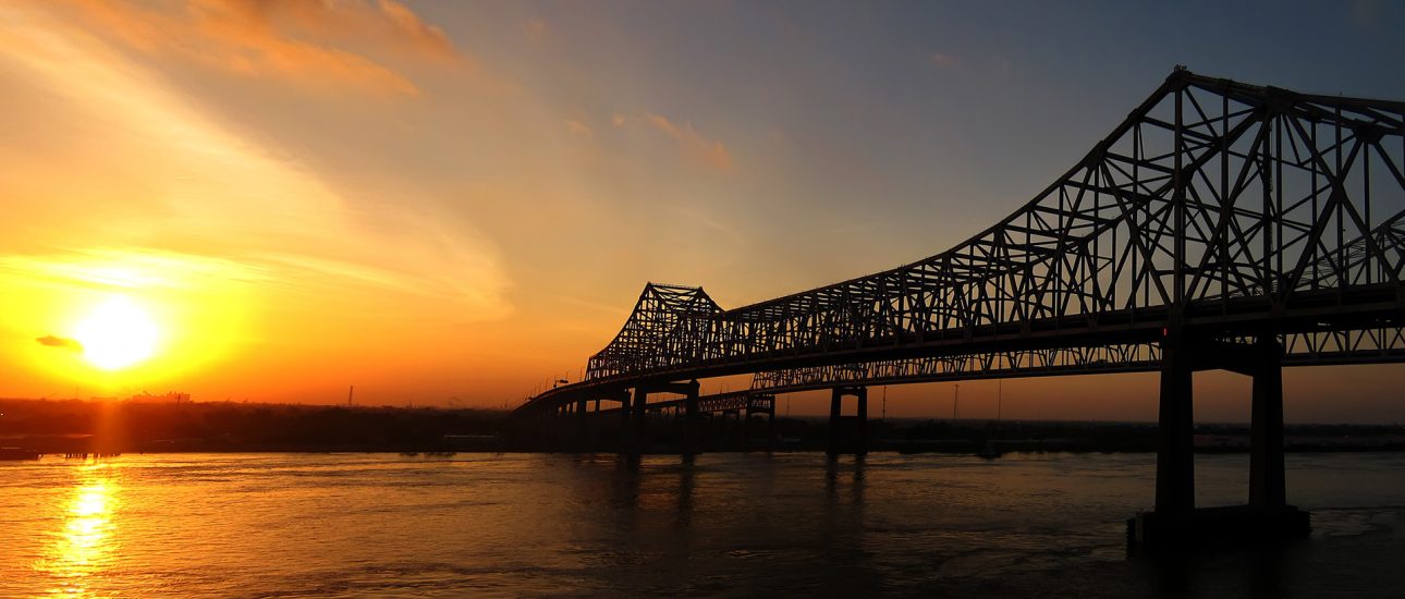 New Orleans, Louisiana bridge over Mississippi