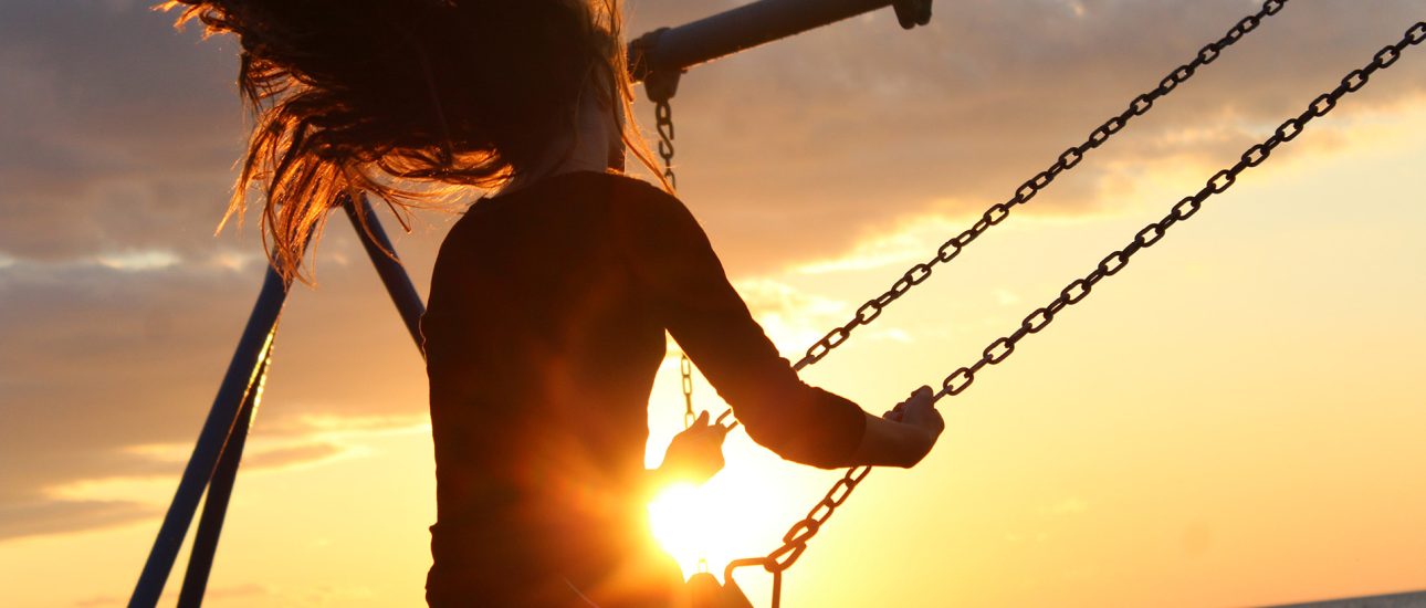 people-swing-at-the-beach